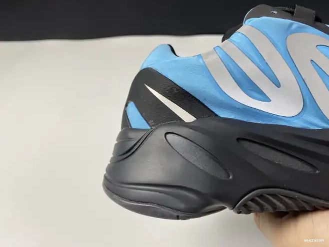 'Bright GZ3079 MNVN Cyan' Boost Yeezy 700 ADIDAS 0606